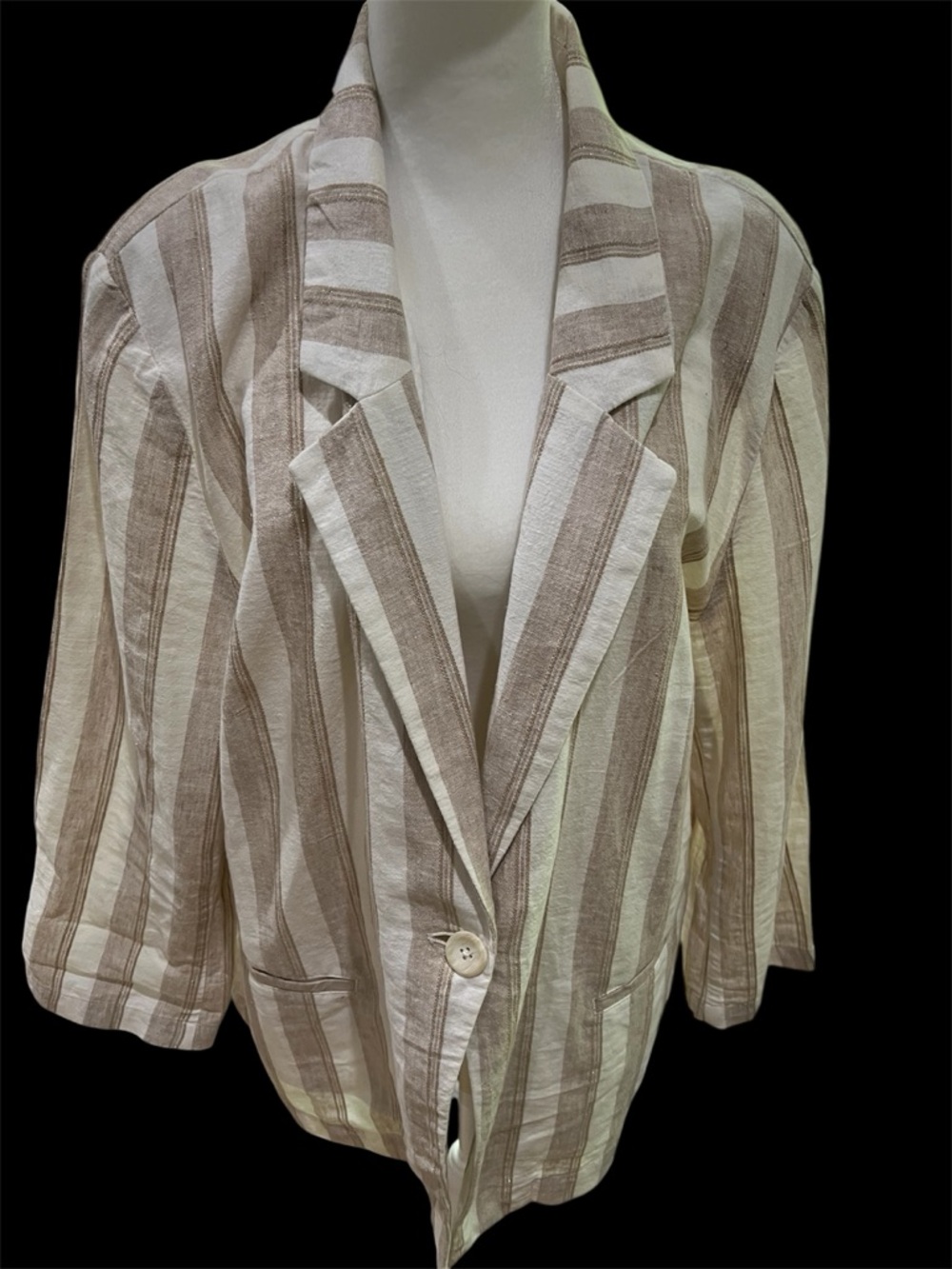 Chico’s linen and cotton blazer, size 3
